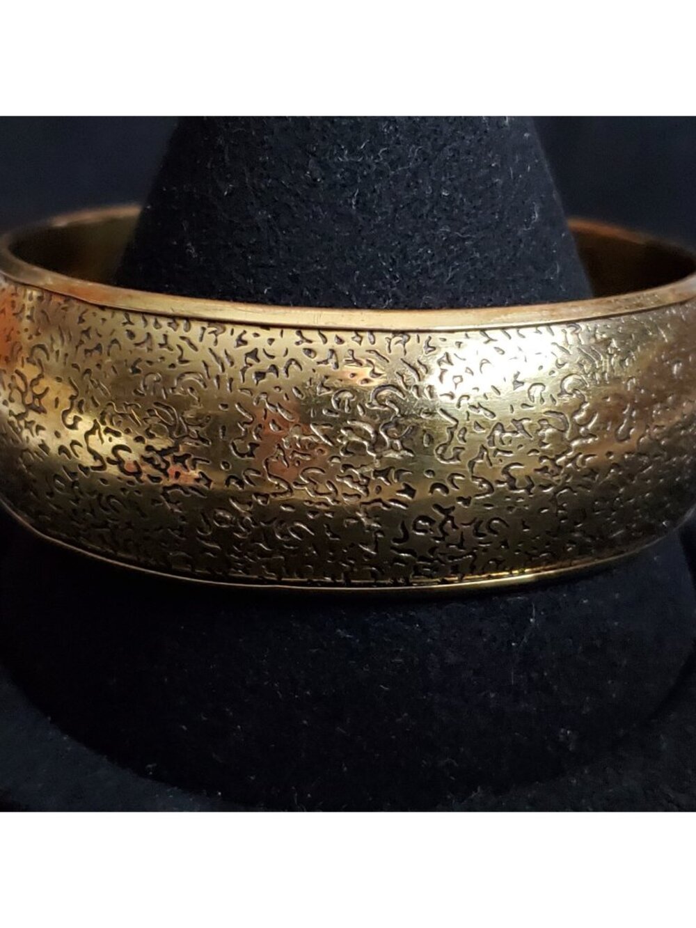 Vintage Brass Bangle Bracelet Gold Tone Textured 1" 8"
